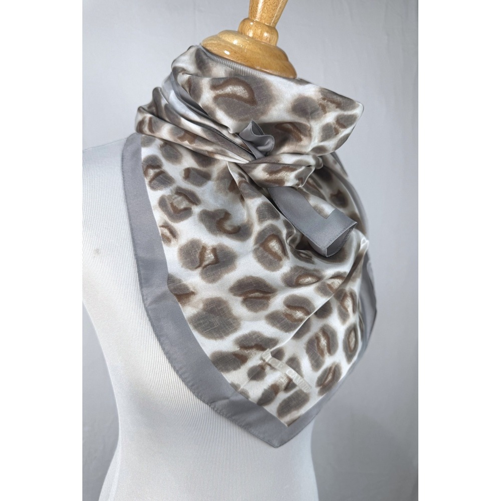Vince‎ Camuto Scarf Grey White Excellent Animal Print Square Wrap Wildrag 34x35